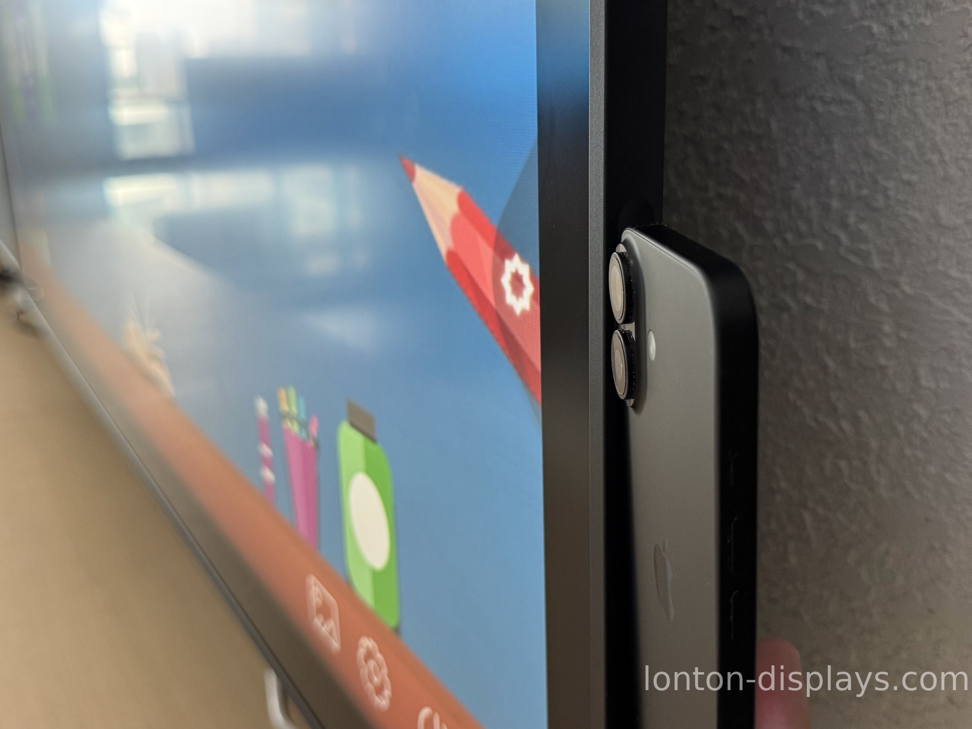 what is a capacitive touch screen?