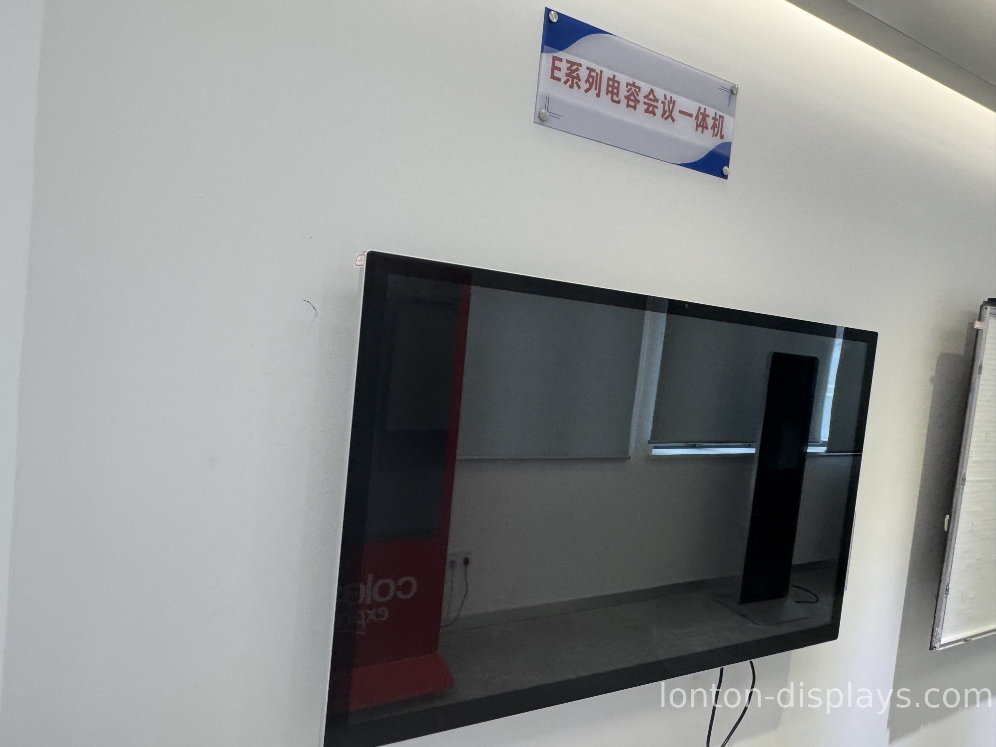 Infrared vs Capacitive Touch: Which Technology for Interactive Displays?