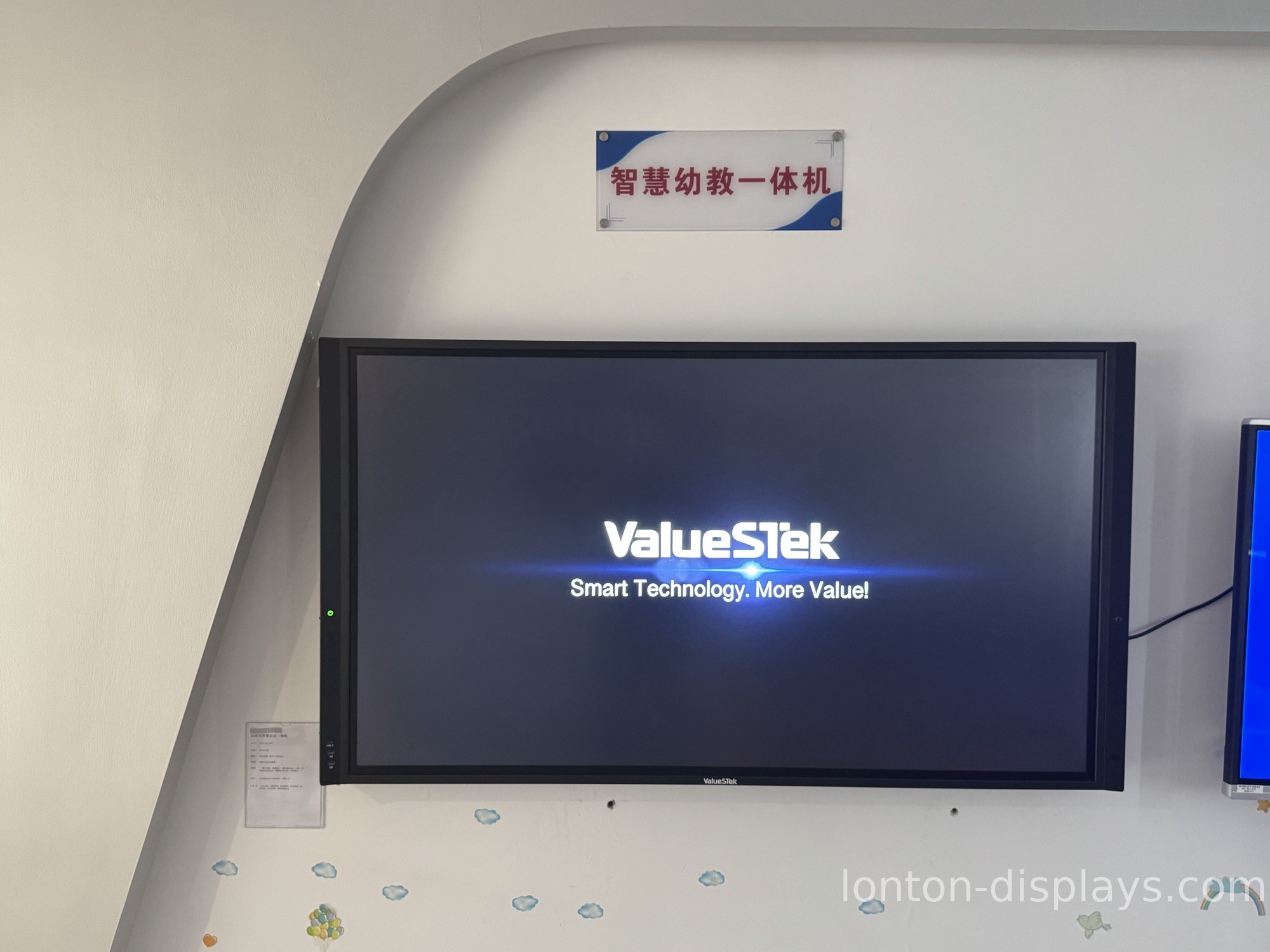 Interactive Screen for Classroom: What Teachers Need to Know (2026)